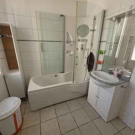 La Desiree - De Villa, 68m2, 8 Personnes Max, Climatise, 4 Etoiles, 120m2 De Jardin Et Parking, Wifi, Vu