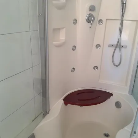 La Desiree - De Villa, 68m2, 8 Personnes Max, Climatise, 4 Etoiles, 120m2 De Jardin Et Parking, Wifi, Vu Holiday home *